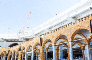 The Green Pilgrimage: Using Saudi Arabia’s New Eco-Shuttles and Solar-Powered Zones in 2026.